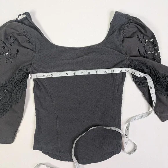 Free People Top XS Puff Crochet Sleeve Cropped Grey Prairie Cottagecore - Picture 5 of 5